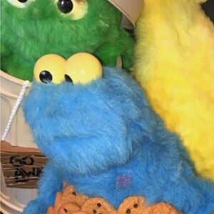 Big bird. Oscar and Cookie Monster story teller